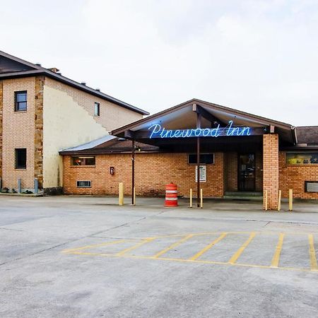 Oyo Pinewood Inn & Suites Silsbee 외부 사진
