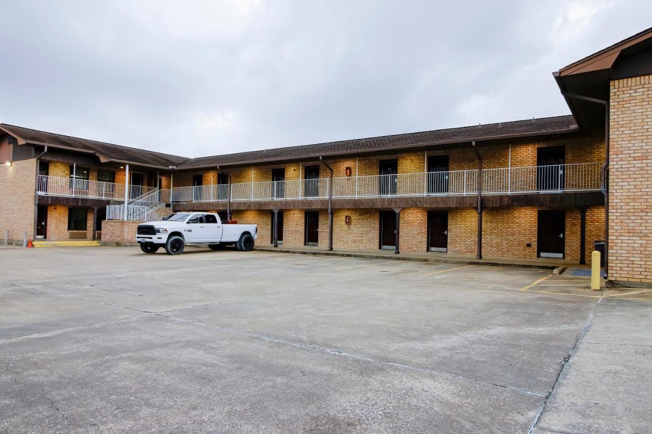 Oyo Pinewood Inn & Suites Silsbee 외부 사진