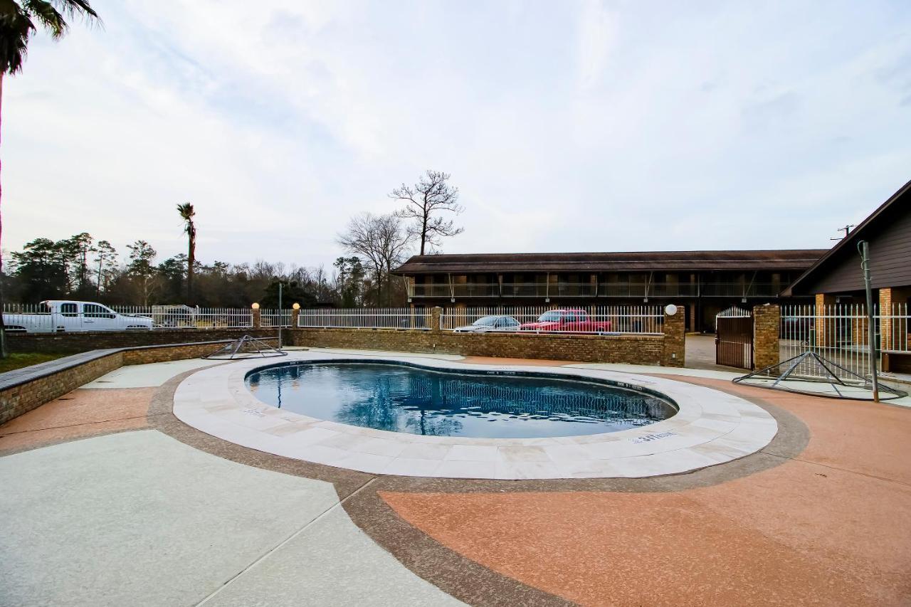 Oyo Pinewood Inn & Suites Silsbee 외부 사진