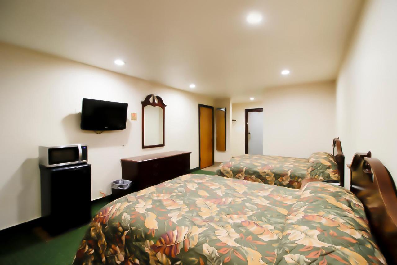 Oyo Pinewood Inn & Suites Silsbee 외부 사진