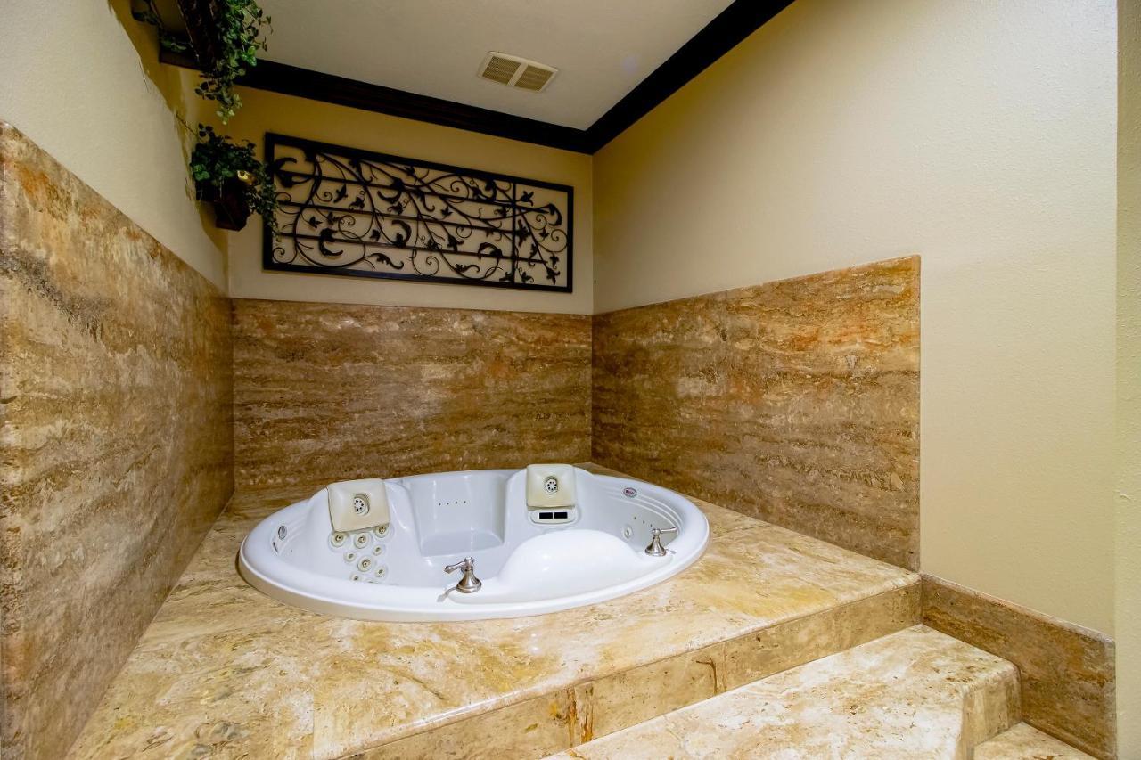 Oyo Pinewood Inn & Suites Silsbee 외부 사진