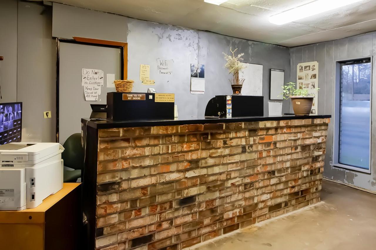Oyo Pinewood Inn & Suites Silsbee 외부 사진