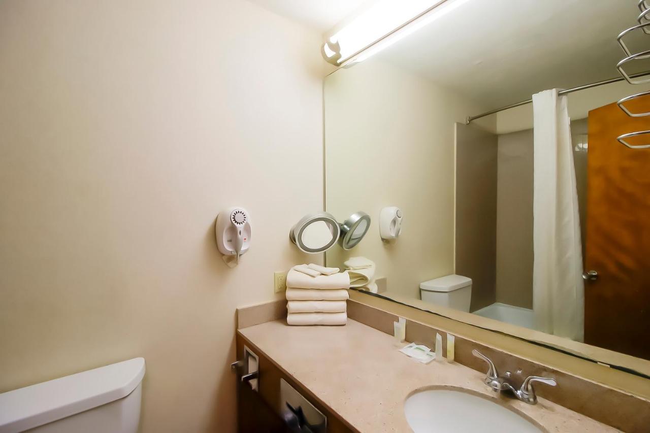Oyo Pinewood Inn & Suites Silsbee 외부 사진