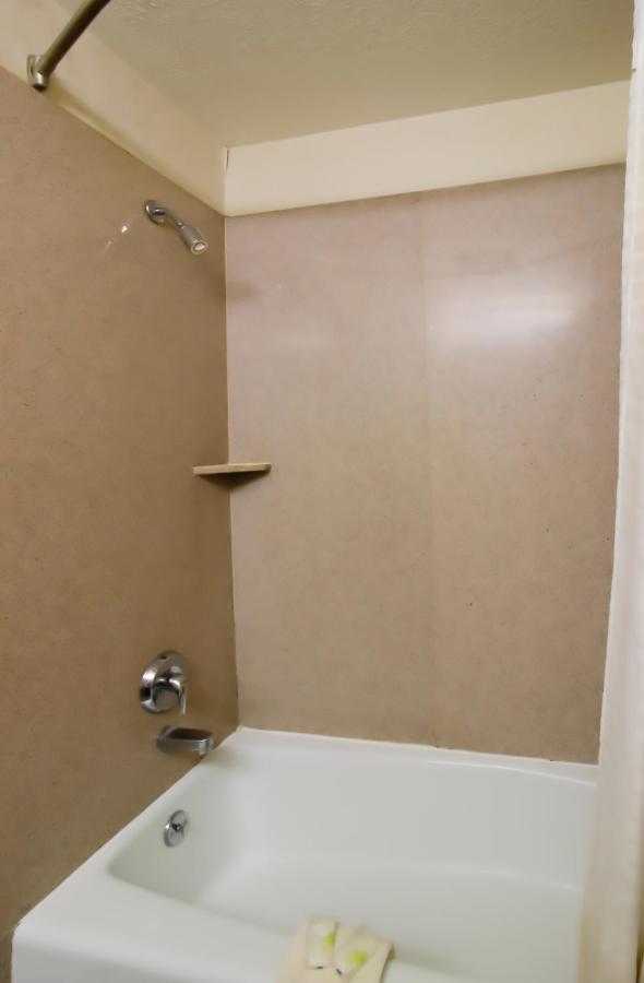 Oyo Pinewood Inn & Suites Silsbee 외부 사진