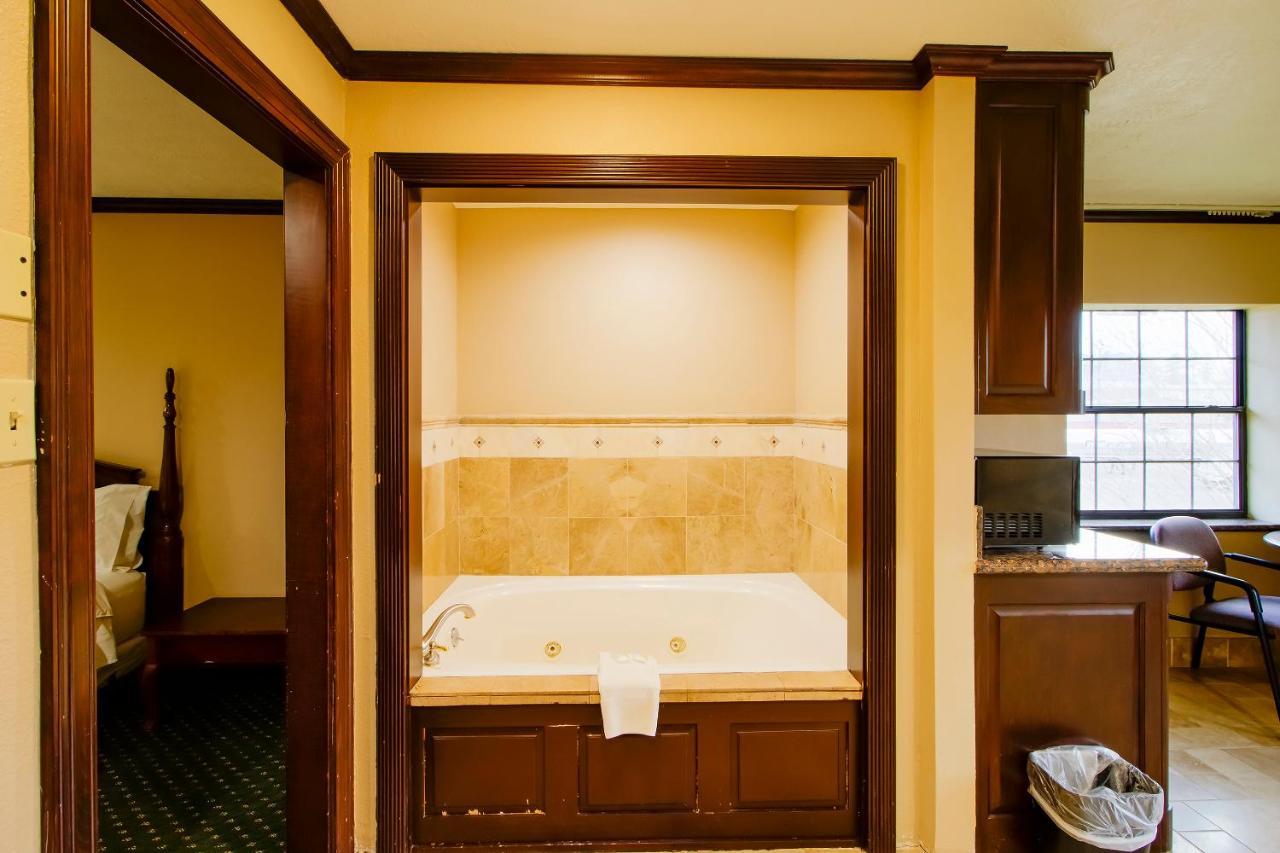 Oyo Pinewood Inn & Suites Silsbee 외부 사진