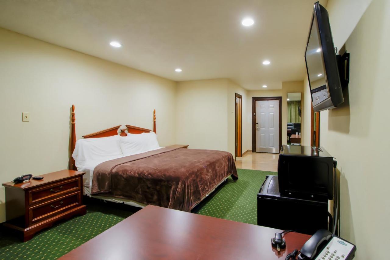 Oyo Pinewood Inn & Suites Silsbee 외부 사진