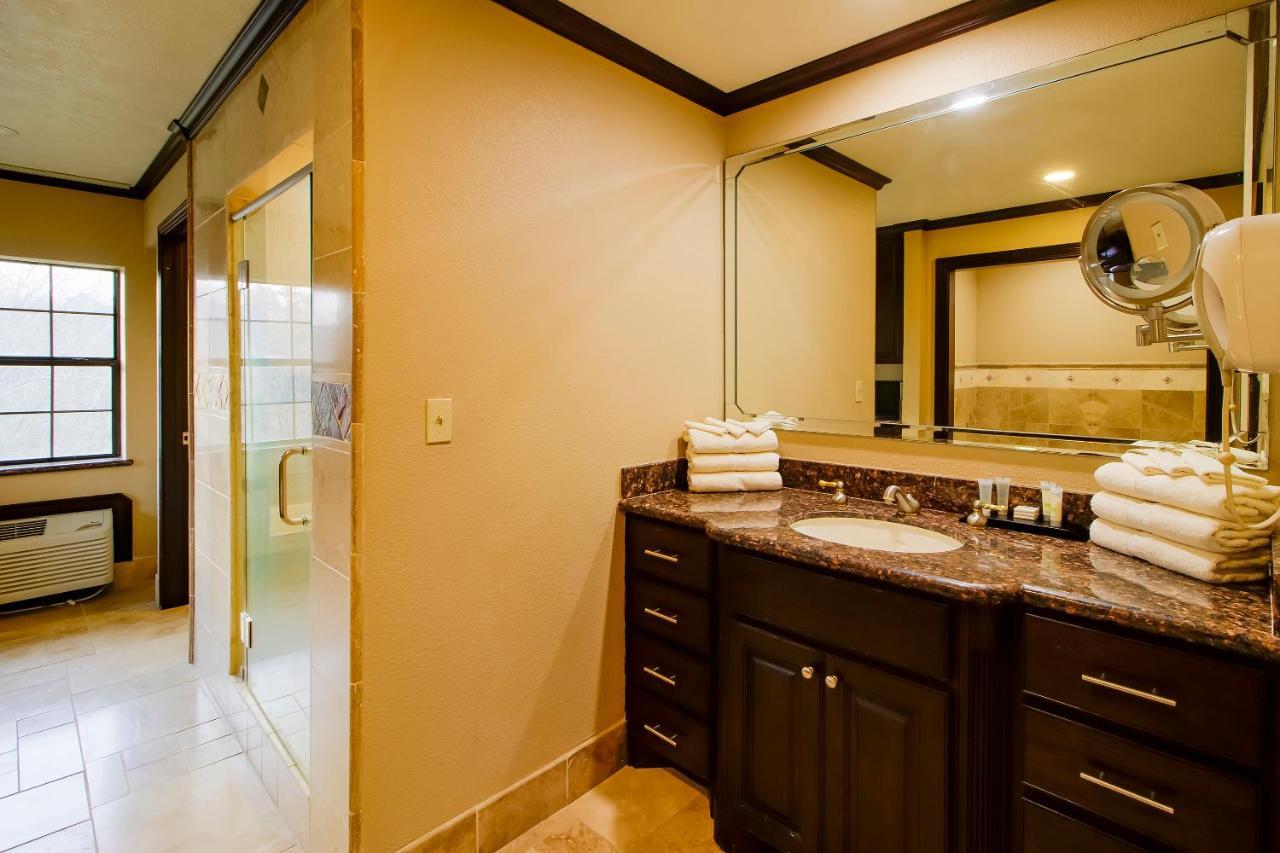 Oyo Pinewood Inn & Suites Silsbee 외부 사진