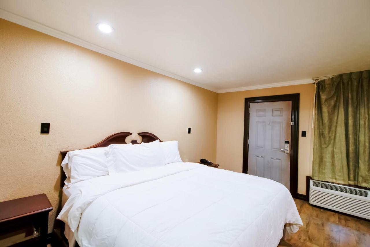 Oyo Pinewood Inn & Suites Silsbee 외부 사진