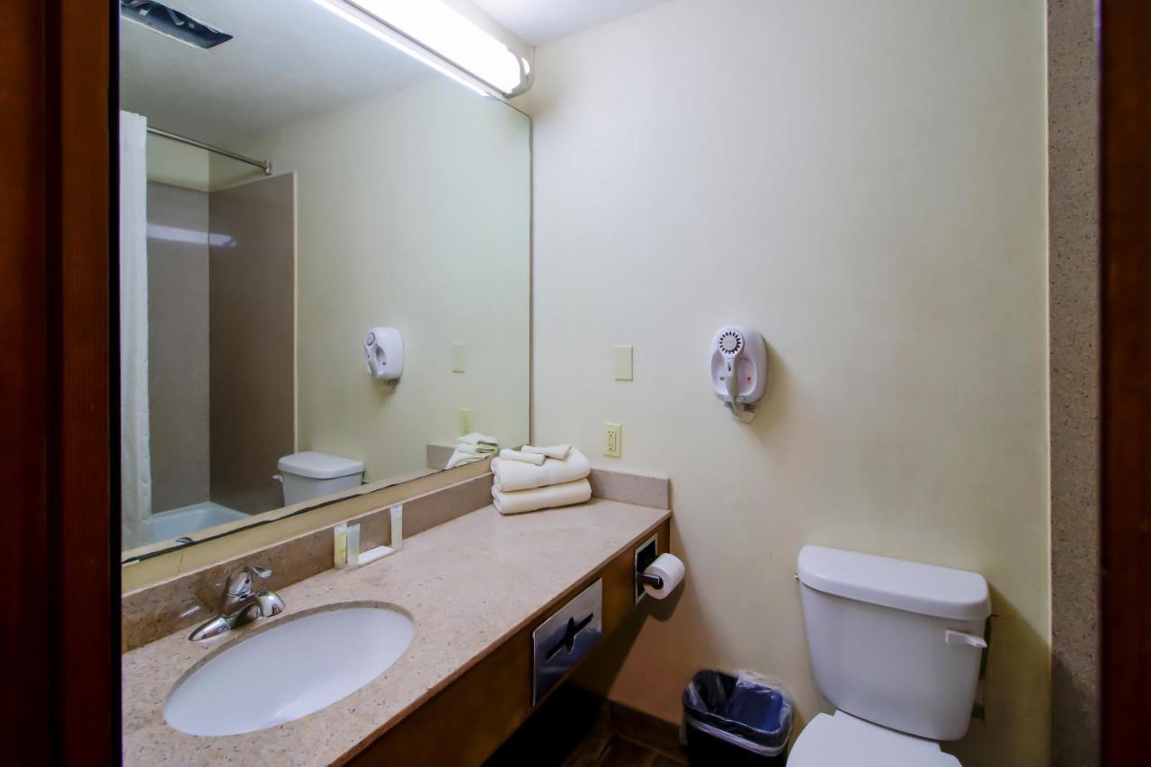 Oyo Pinewood Inn & Suites Silsbee 외부 사진