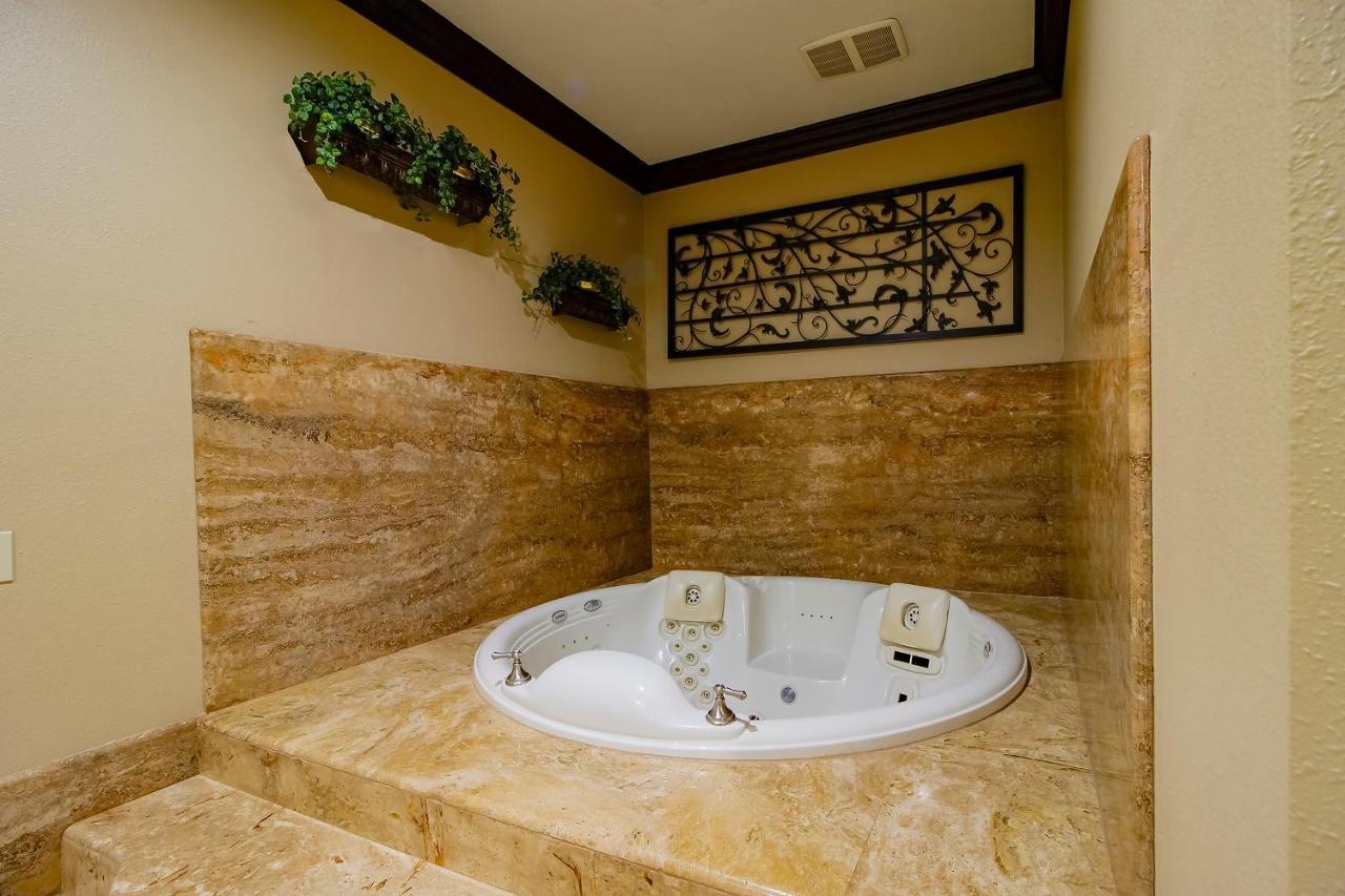 Oyo Pinewood Inn & Suites Silsbee 외부 사진